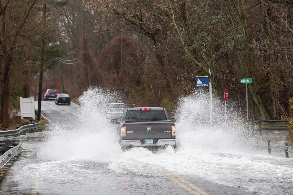 Flood h2o  emergence  Friday, Dec. 23 successful  Norwalk.