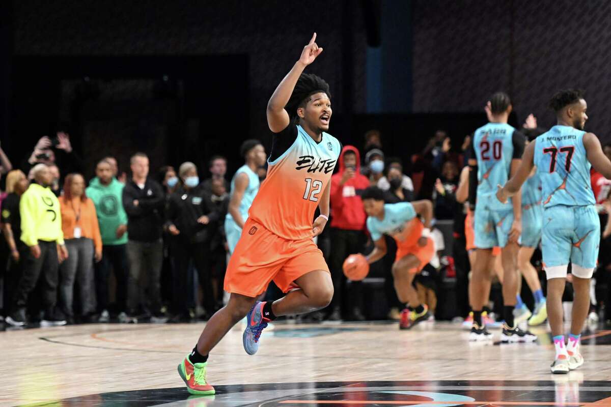 Former Hightower High School star Bryce Griggs celebrates after leading his team to the Overtime Elite championship in 2022.