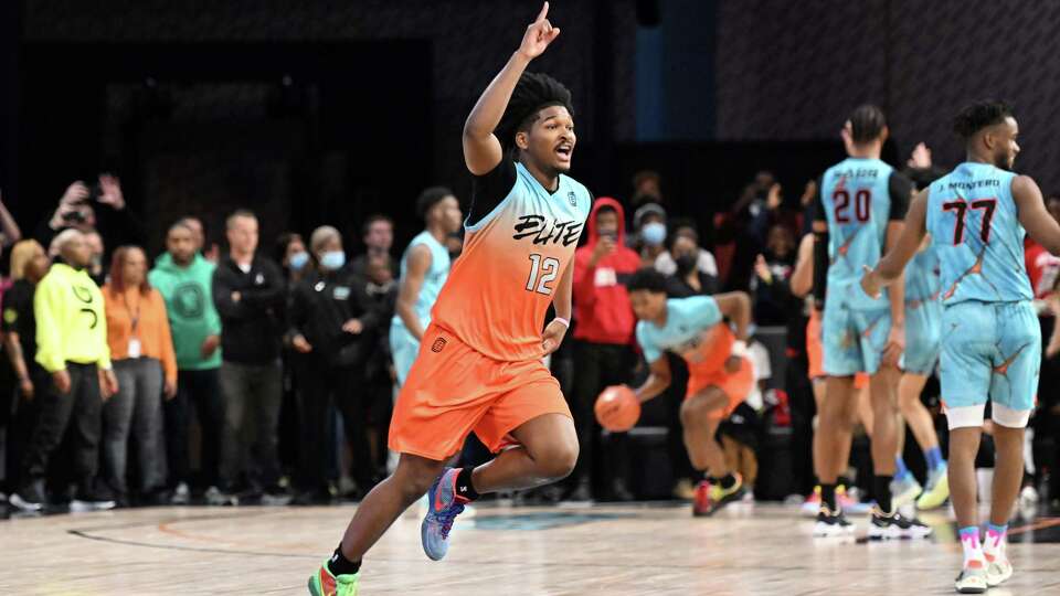 Story photo for Ex Houston high school stars are preparing for the pros at Overtime Elite.