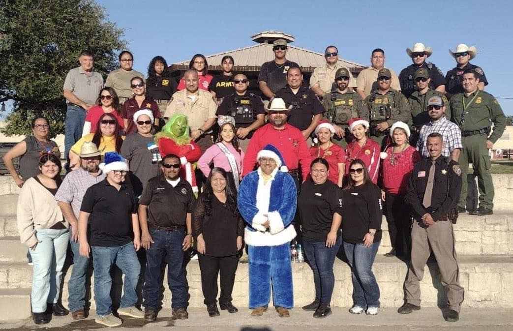 Zapata Co. Sheriff's Office distributes toys to local children