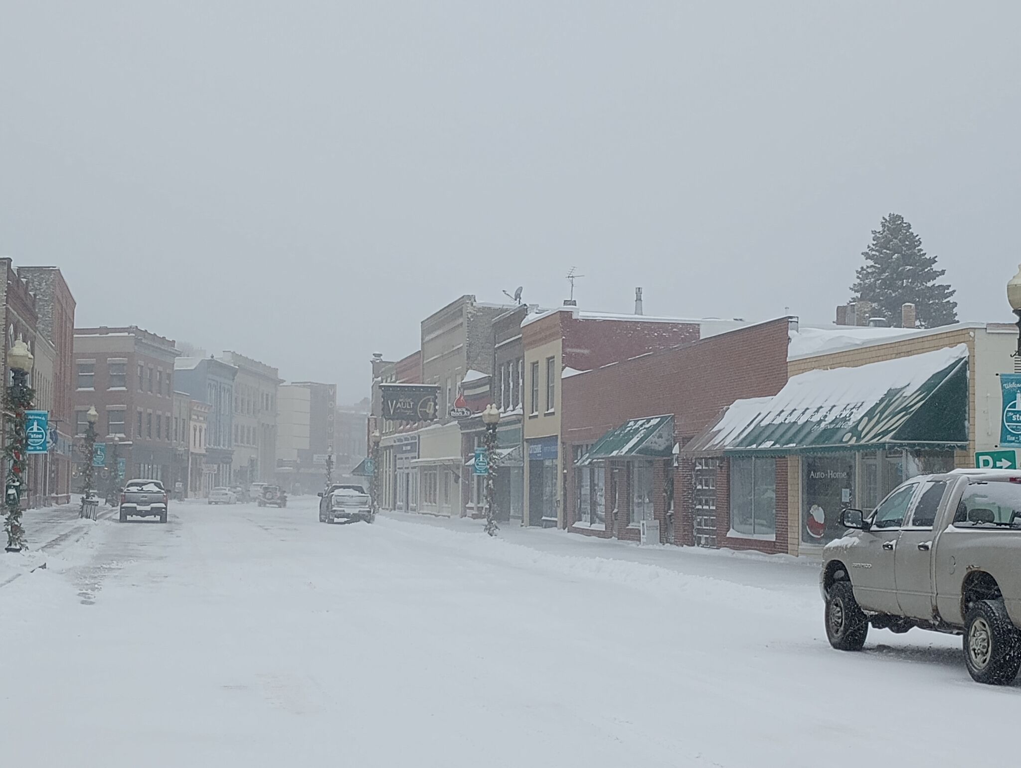 Blizzard conditions continue in northwestern Michigan