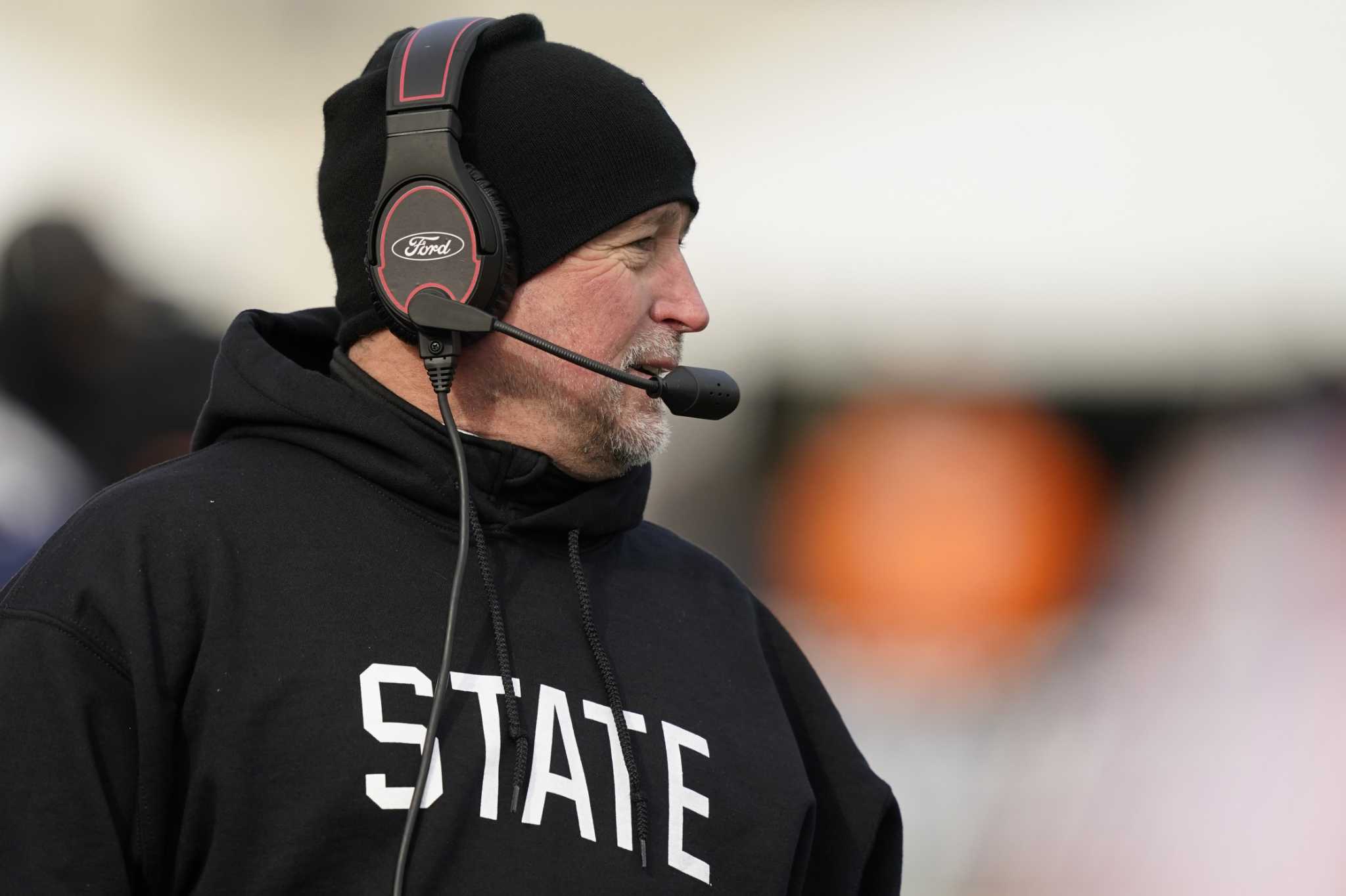 Houston football coaching staff to honor Mike Leach at Independence Bowl