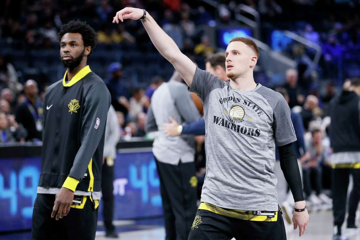 Golden State Warriors guard Donte DiVincenzo (0) warms up ahead of an NBA game against the Cleveland Cavaliers at Chase Center in San Francisco, Calif., Friday, Nov. 11, 2022.