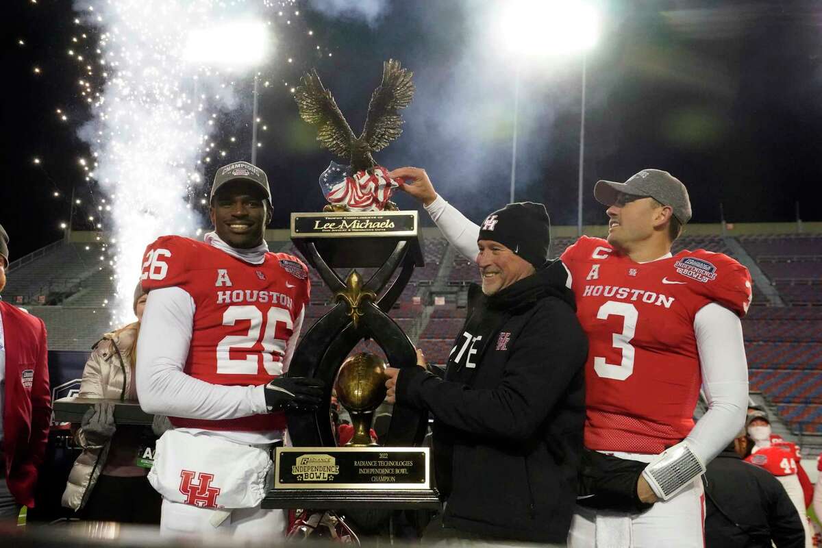 Tune's TD throw completes Houston's Independence Bowl rally