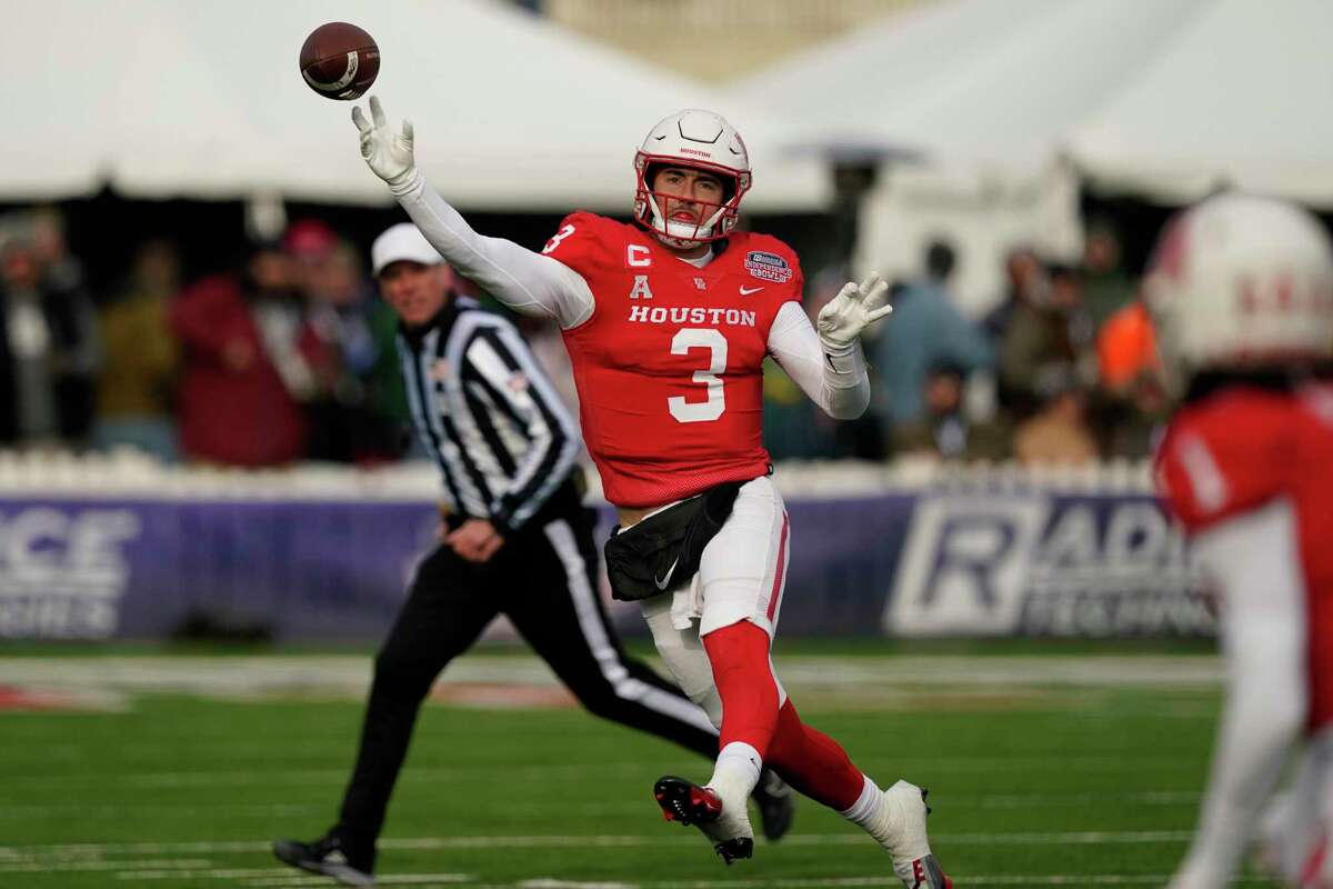 Tune's TD throw completes Houston's Independence Bowl rally