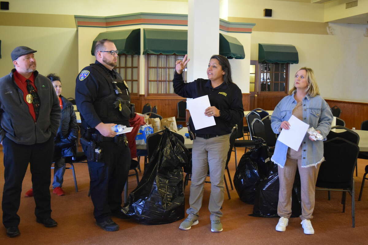 Plainview PD delivers Christmas cheer to local kids