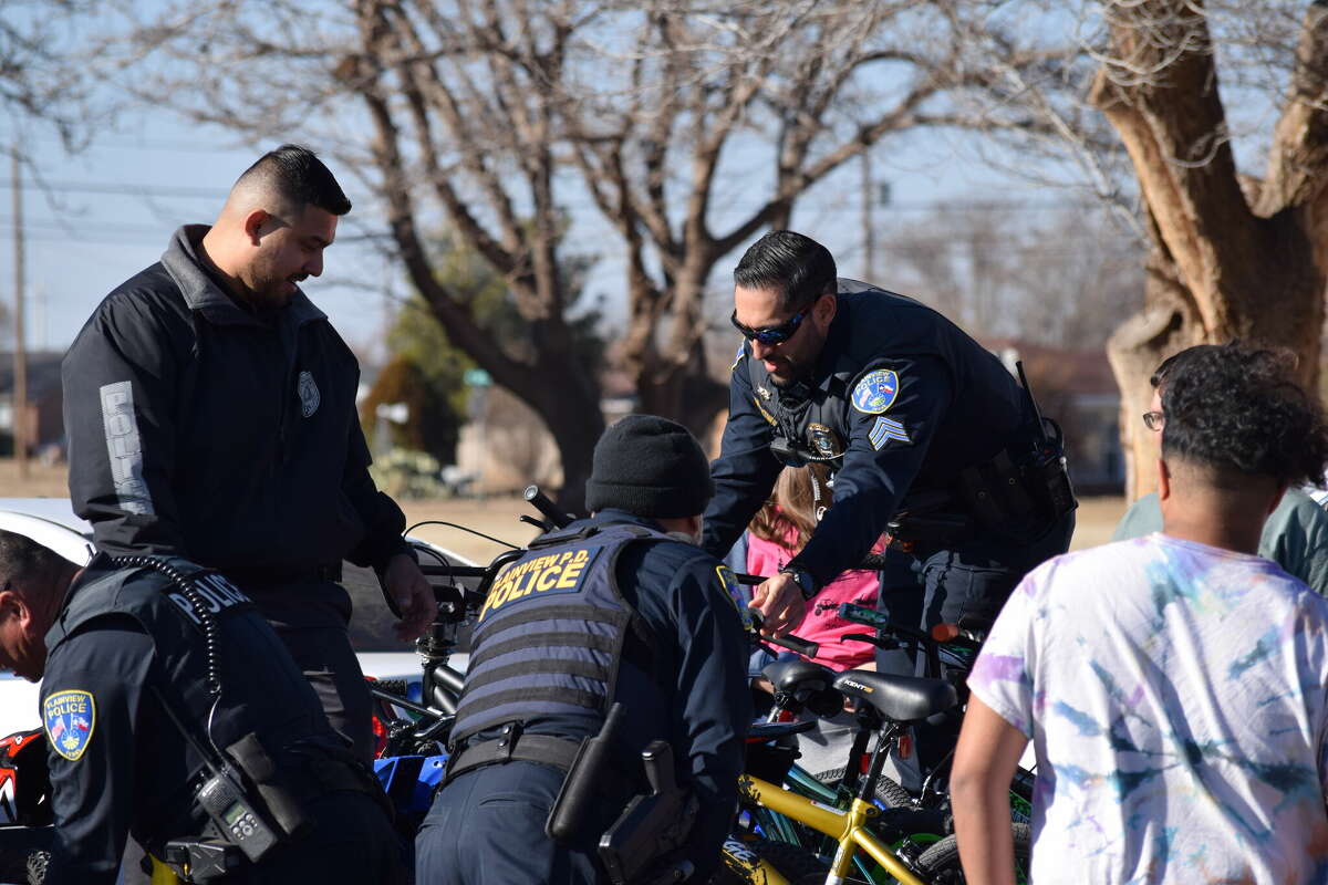 Plainview PD delivers Christmas cheer to local kids