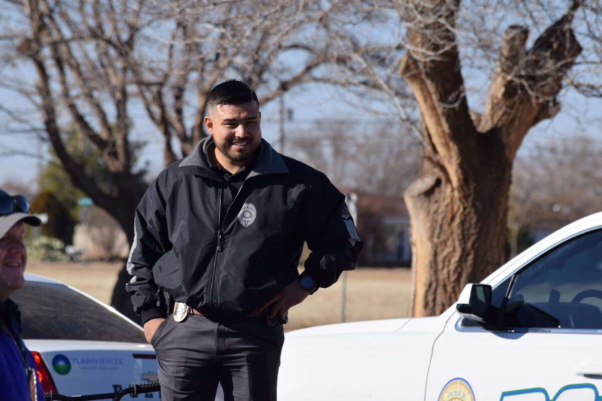 Plainview PD delivers Christmas cheer to local kids