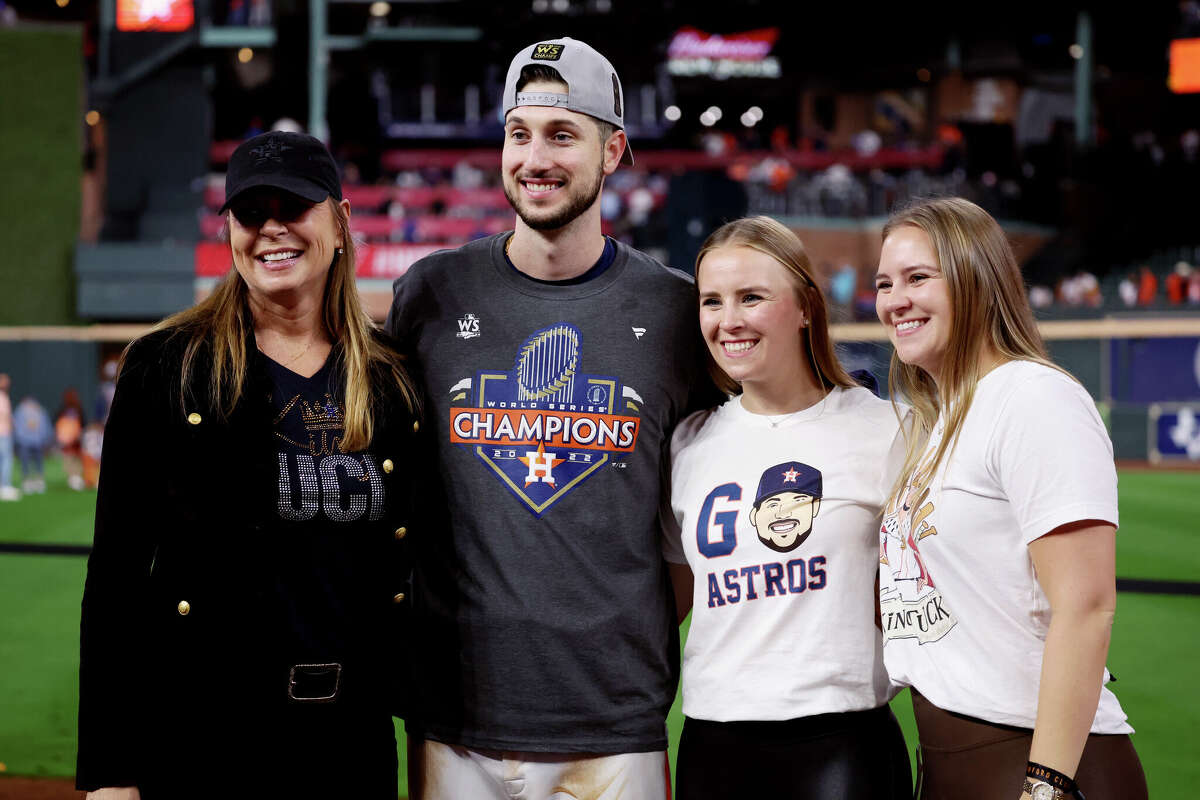 Astros fans bring hundreds of gold crowns to playoff games for King Tuck