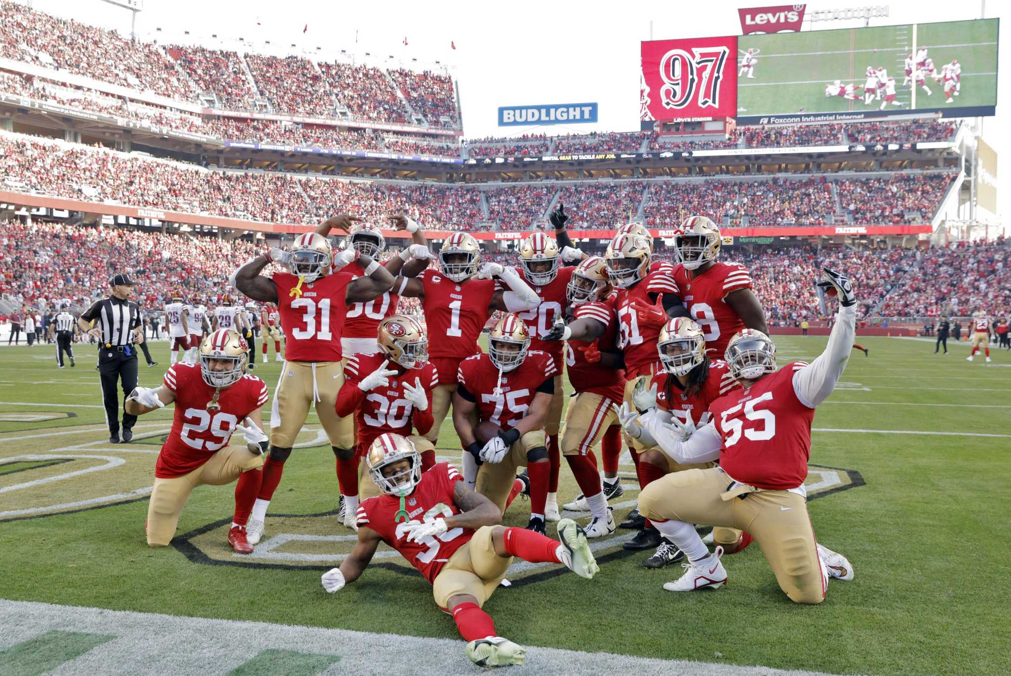 49ers Faithful Cheer on 'Sunday Night Football' Victory