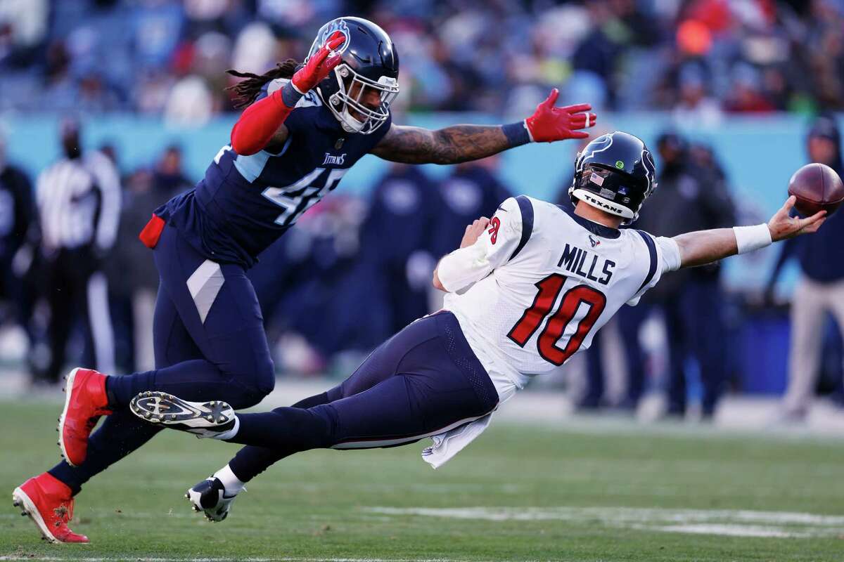 Texans finally close out game in 19-14 win over Titans