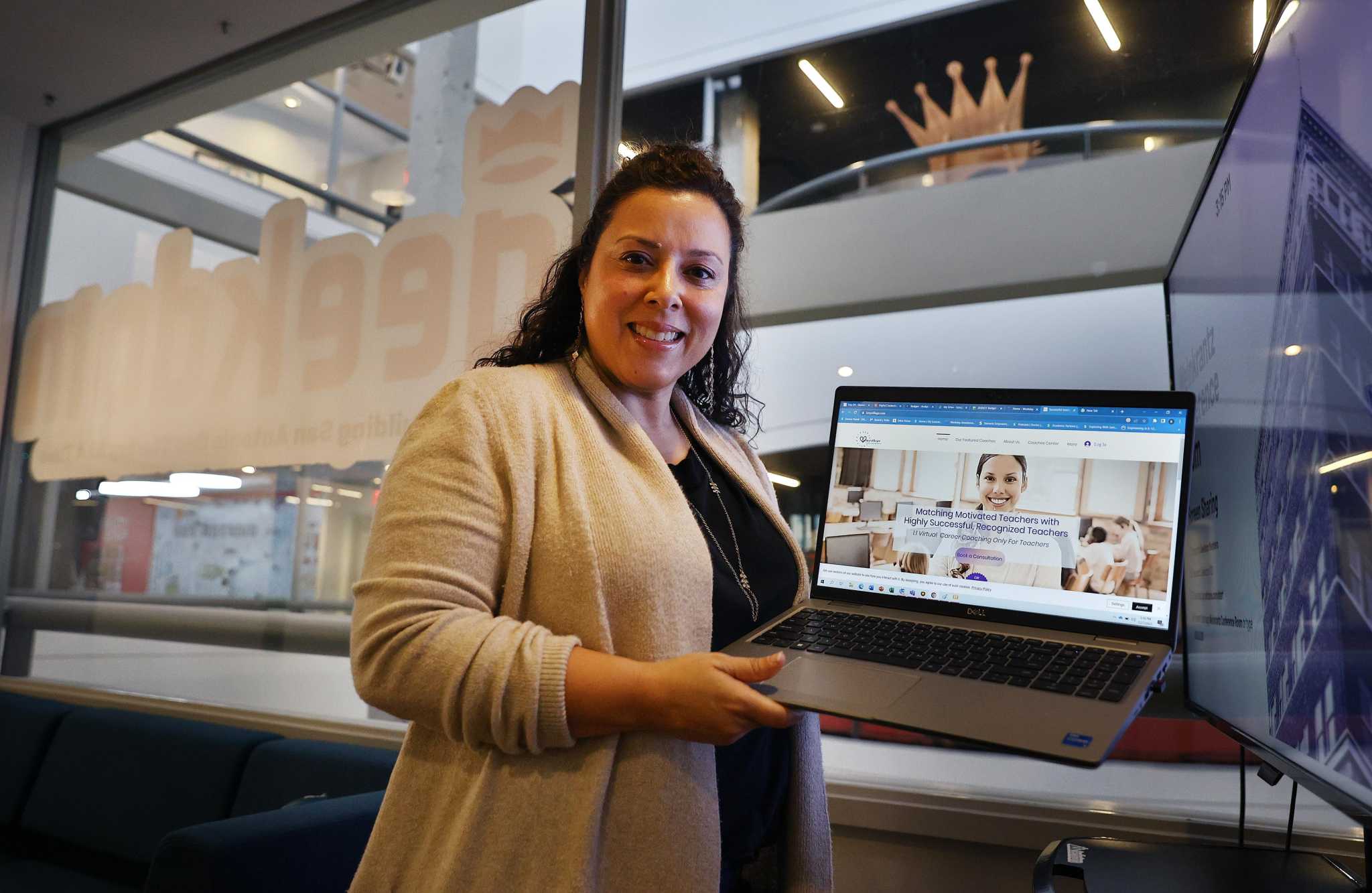 Mentoring App For San Antonio Teachers Provides Connections