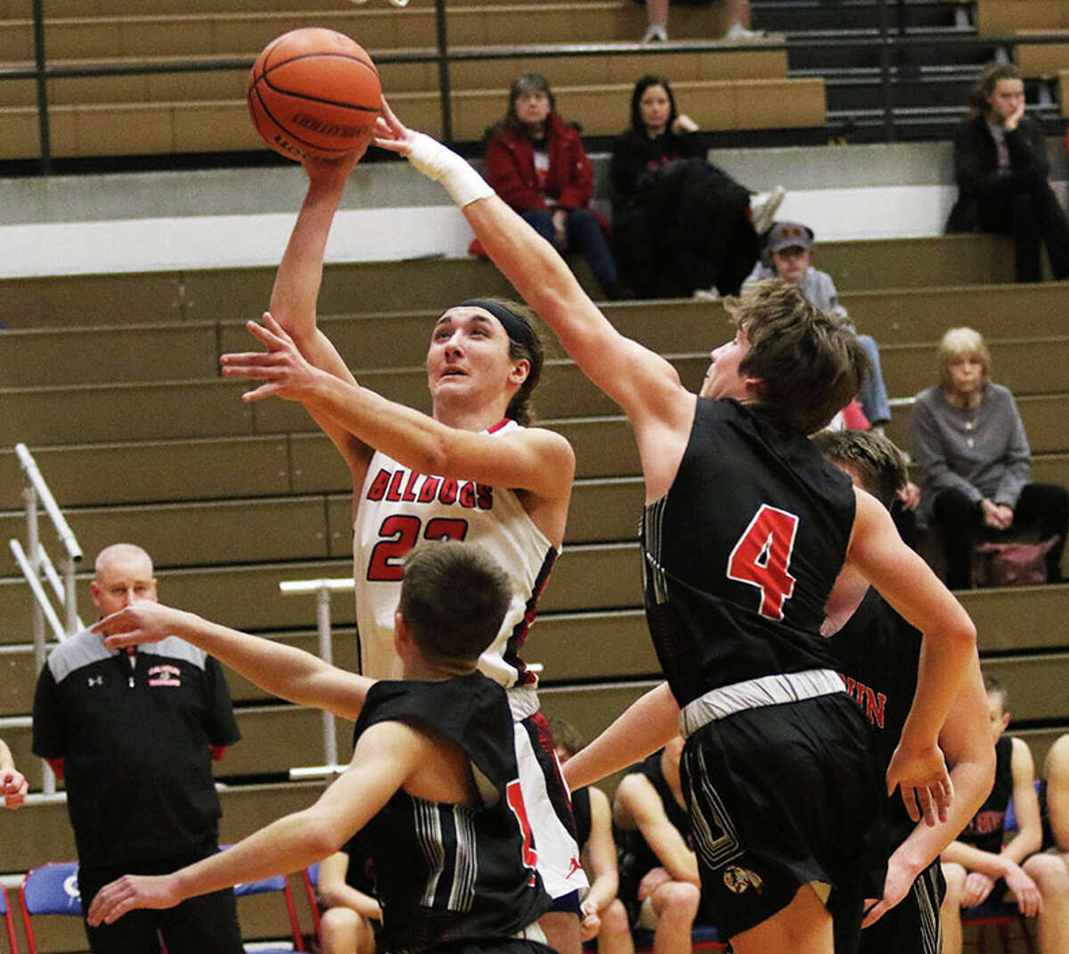 Staunton takes step forward, beats Calhoun at Carlinville Tourney