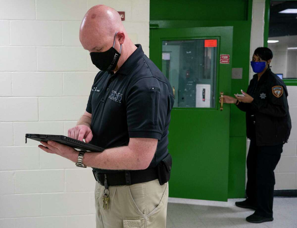 A reader is perplexed: Inmates will have tablets but not all Texas students?