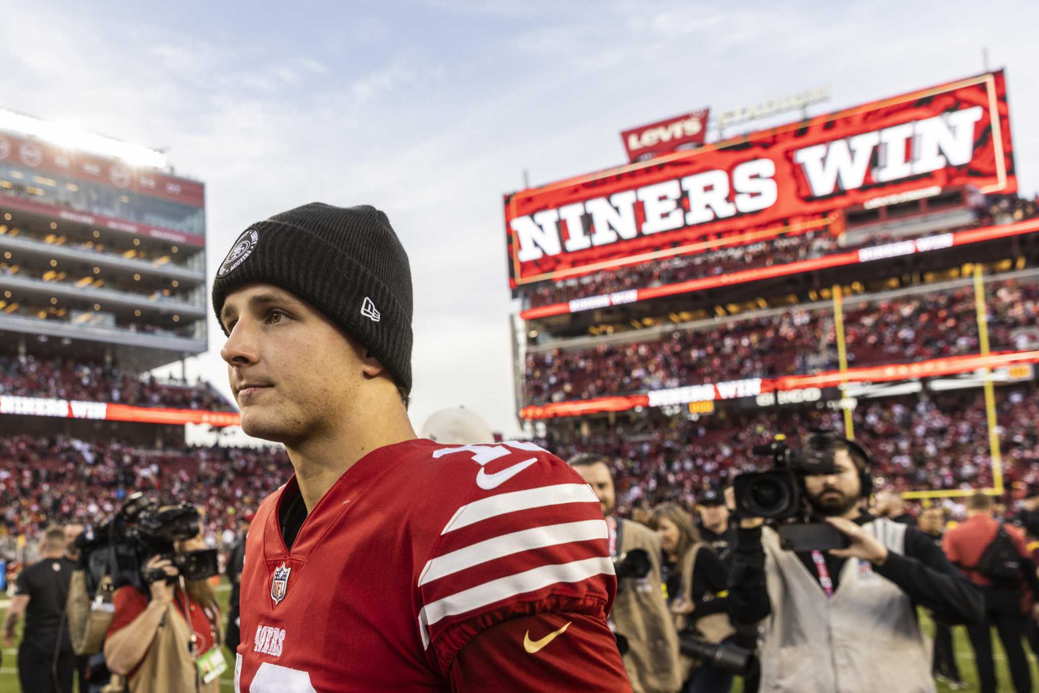 Move over, Steve Young: Brock Purdy sets 49ers accuracy record vs.  Cardinals - The Athletic