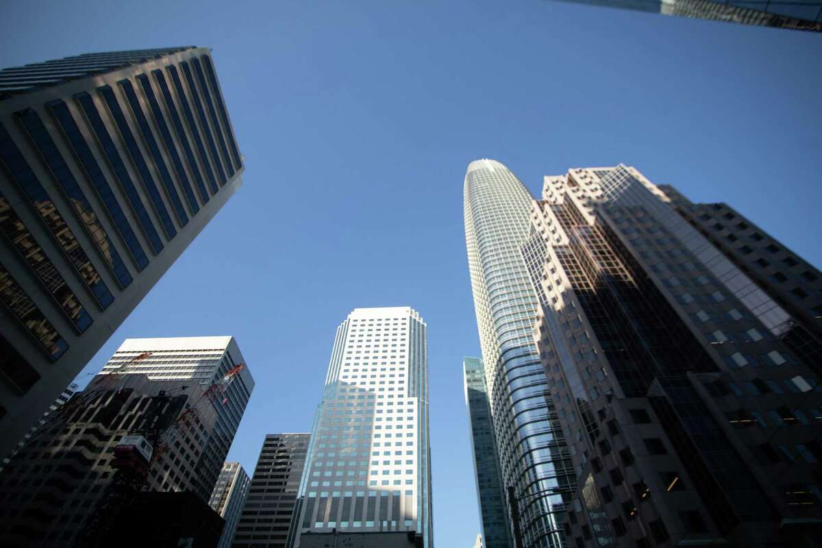 Salesforce West(中左)和Salesforce Tower占据了金融区的天际线。