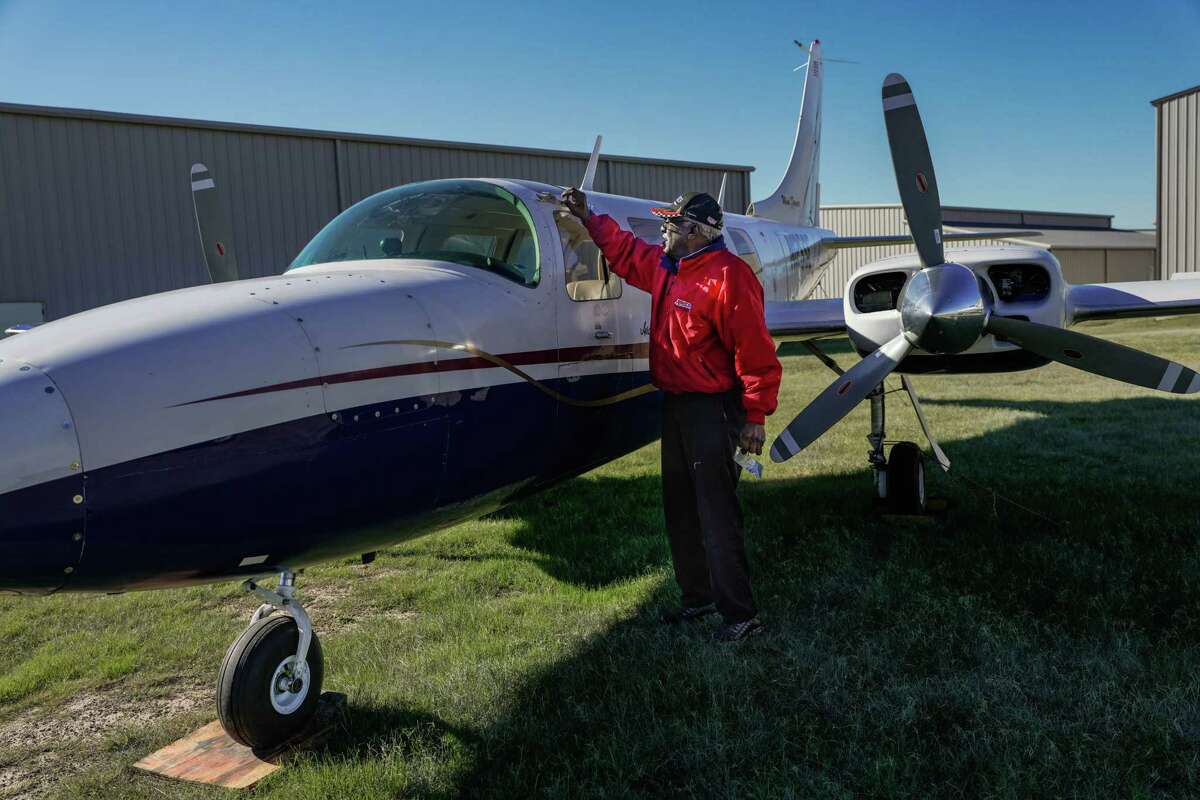 Houstonarea veteran honored by FAA for 50 years of safe flying