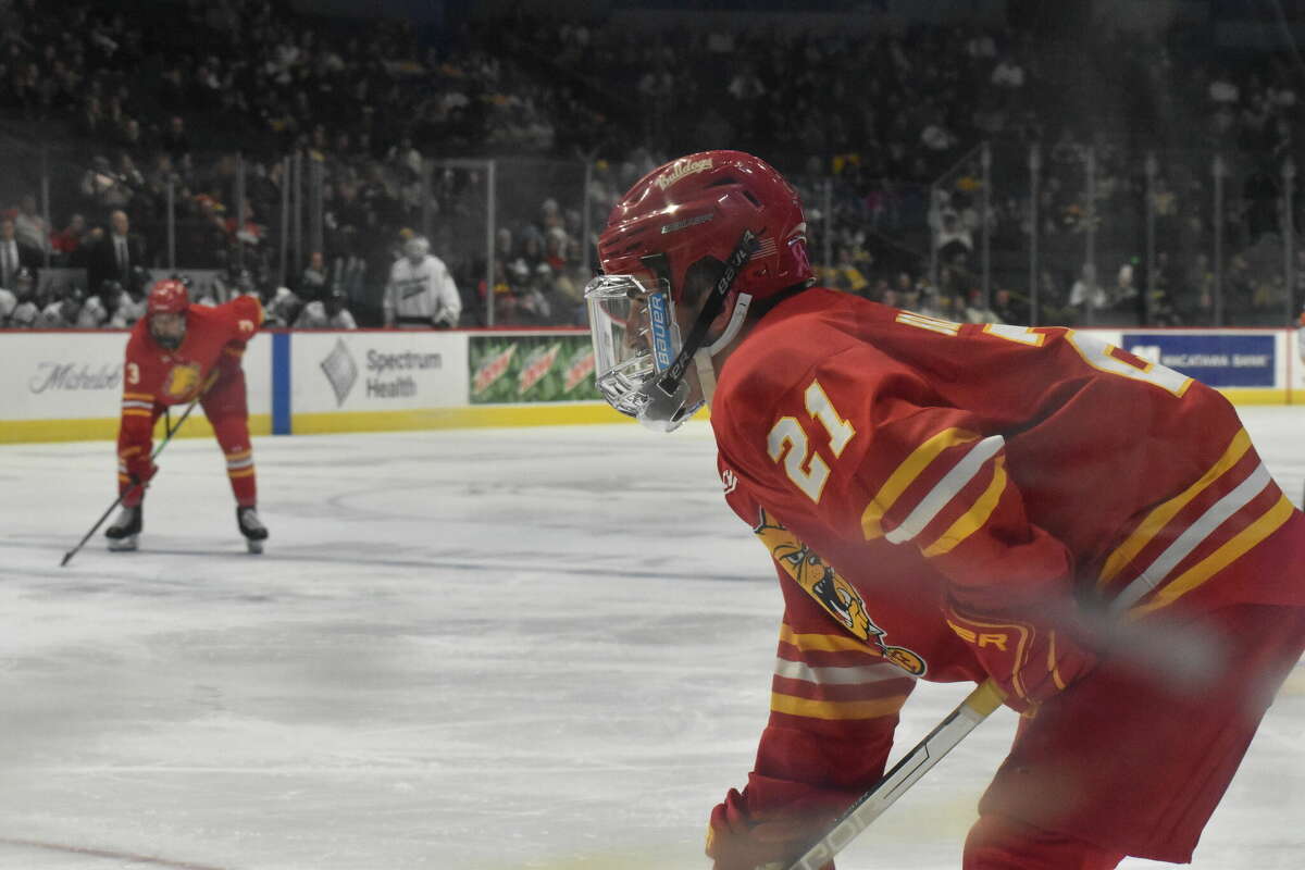 Ferris State upset the #11 ranked Michigan State Spartans to advance in the Great Lakes Invitational.