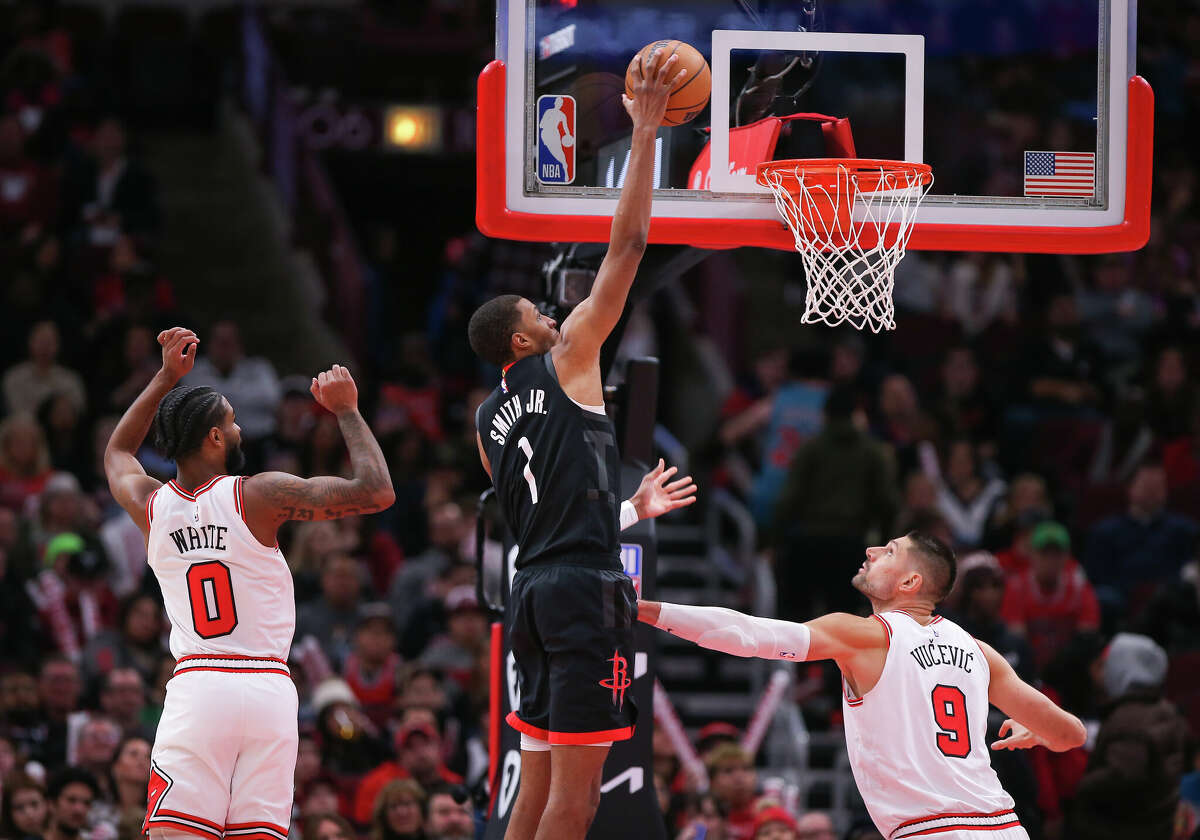 Houston Rockets forward Jabari Smith Jr. (1) shoots the ball during an NBA game between the Houston Rockets and the Chicago Bulls on December 26, 2022 at the United Center in Chicago, IL.