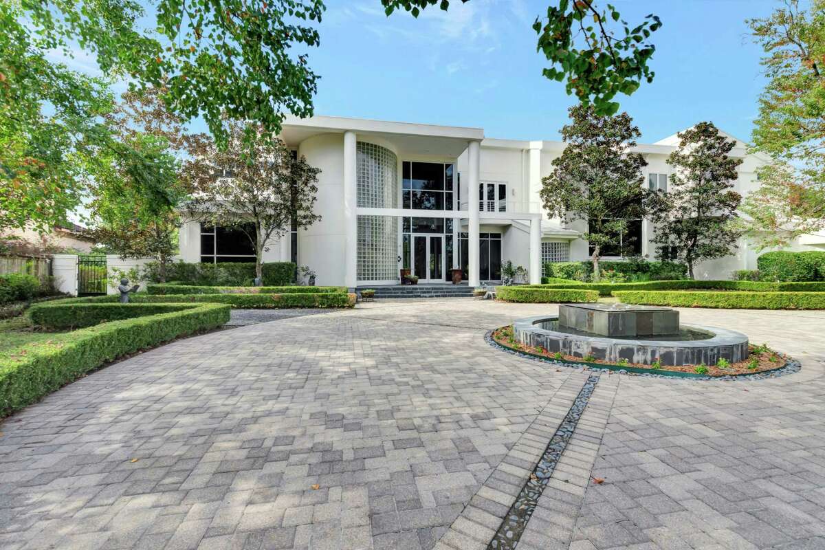 Story photo for Can you guess the price of this lavish Clear Lake mansion?