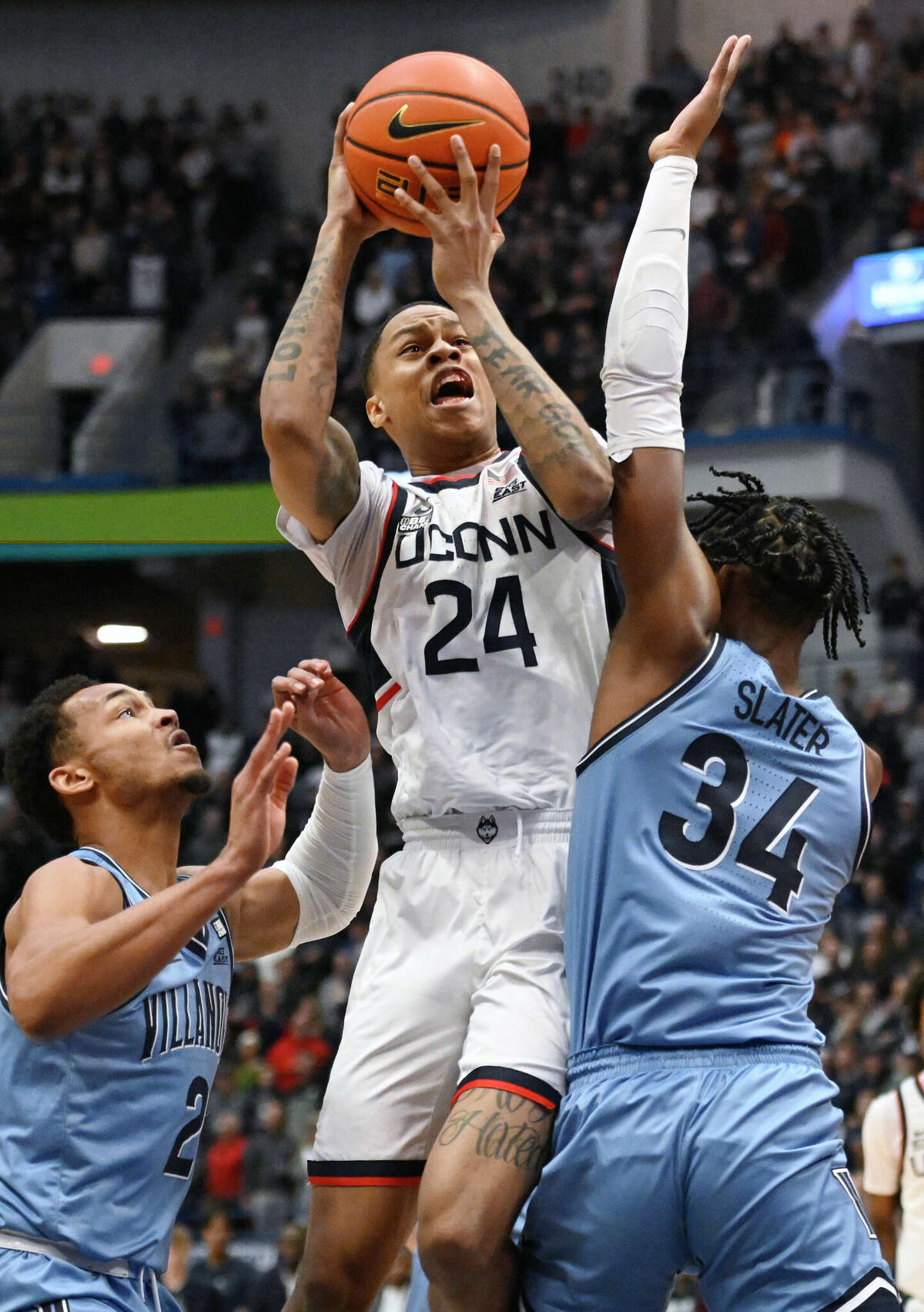 Jordan Hawkins leads undefeated UConn past Villanova