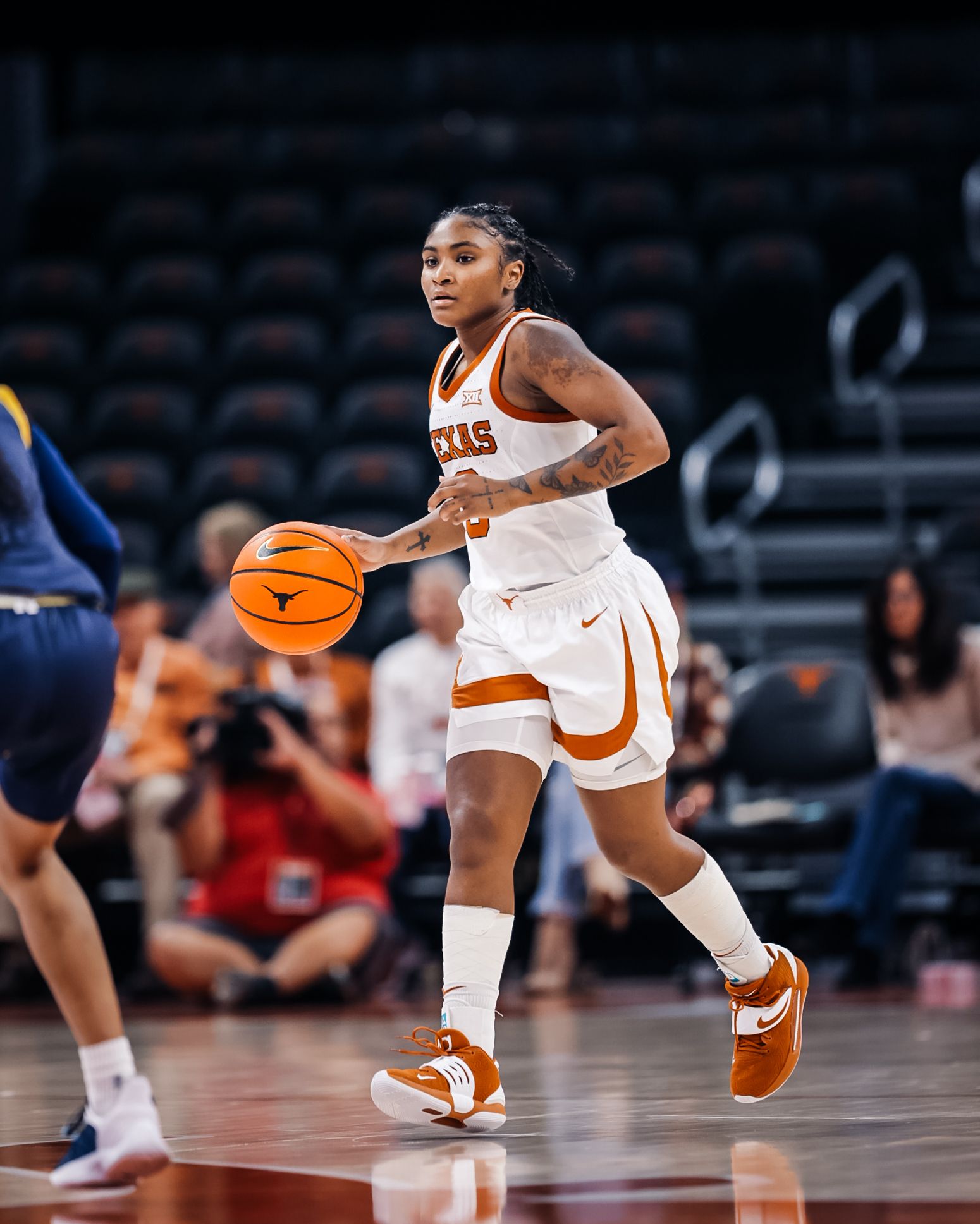 Texas women's basketball keeps winning streak alive, blasts Commerce