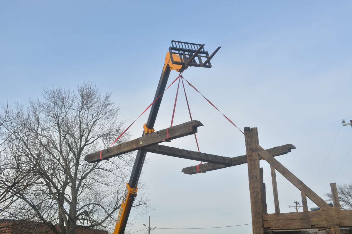 17th century house in East Hartford dismantled