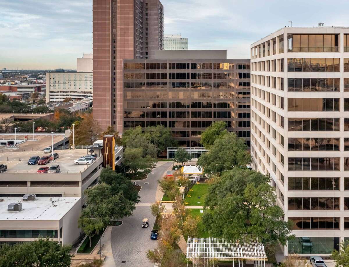  A Houston company has picked up its first urban trophy office/retail asset in the Galleria area as some real estate investors are still taking a bet on Houston's office market.