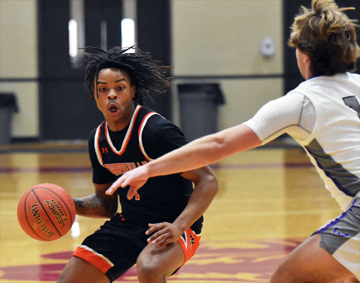 Edwardsville routs Fort Zumwalt West for second straight win at MICDS