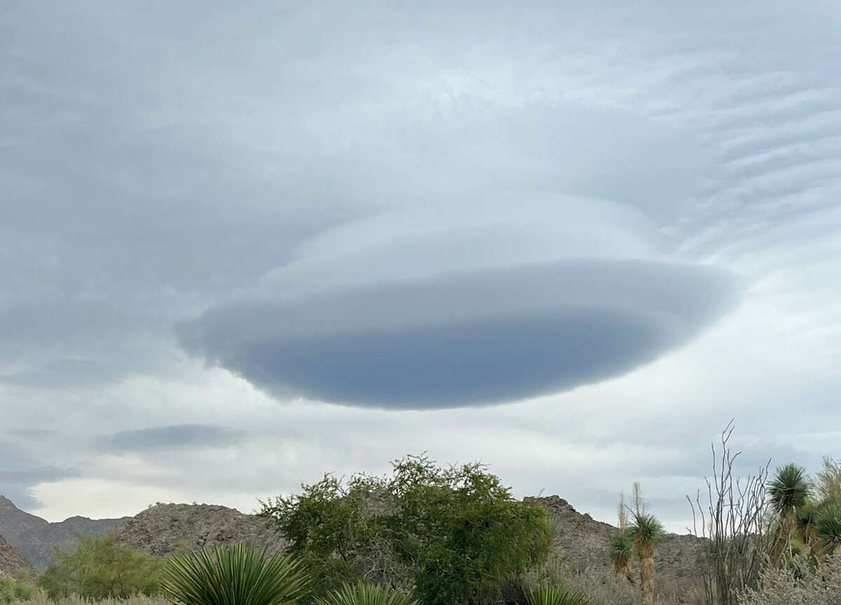 ‘Huge’ UFOshaped cloud spotted in California desert