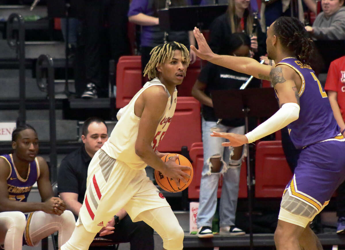 SIUE cruises at home in Ohio Valley Conference opener