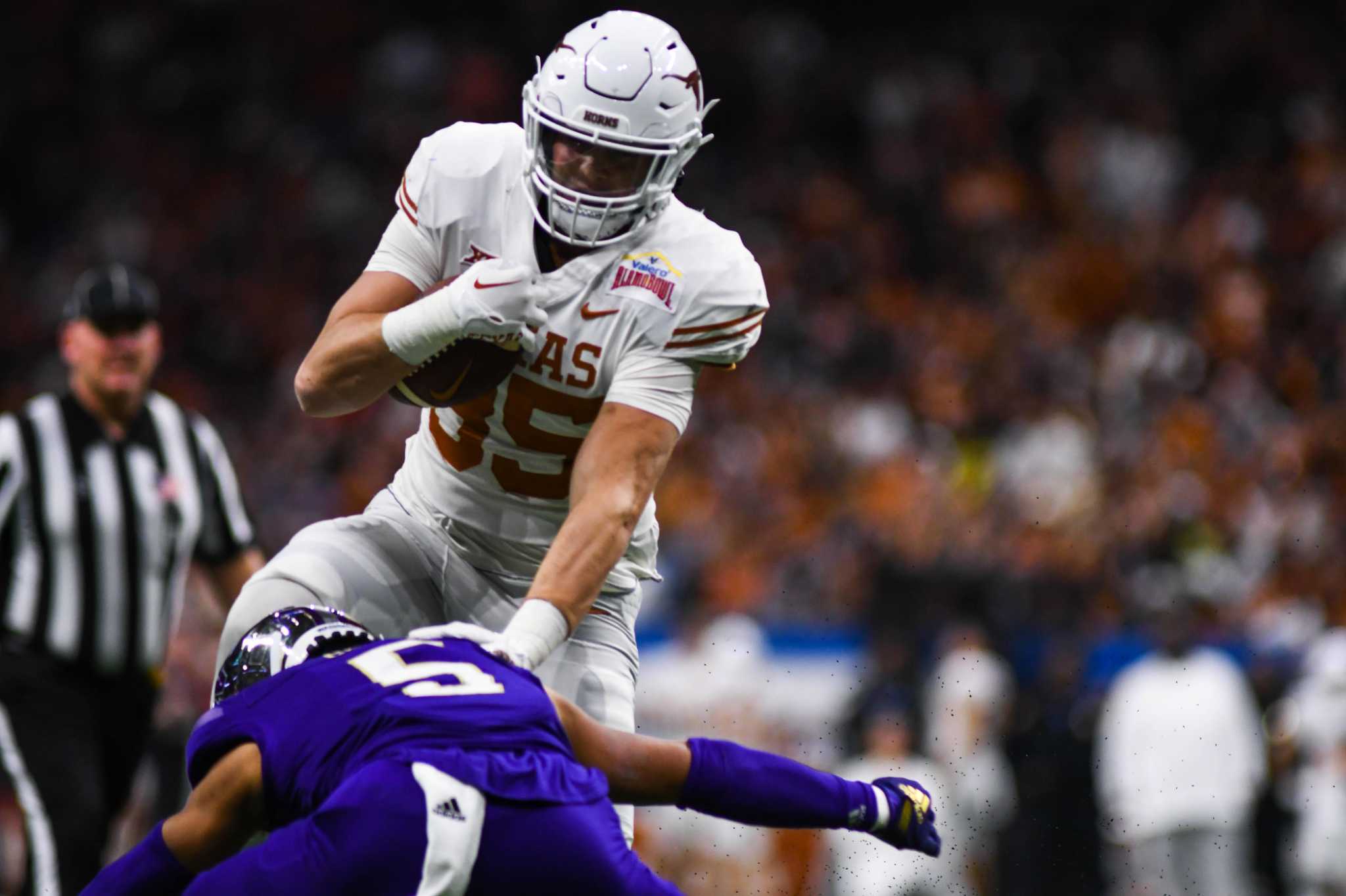 Texas TE Gunnar Helm entering junior year with the 'biggest chip'