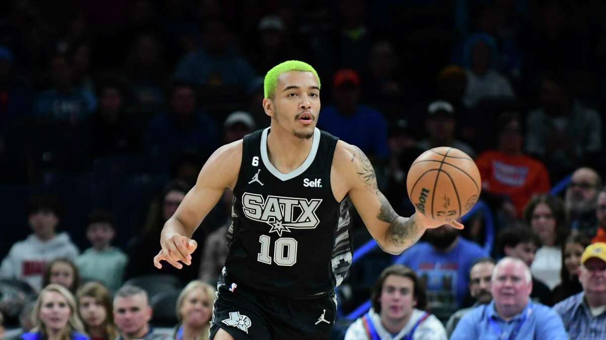 Spurs forward Jeremy Sochan has found success from the free throw line since adopting an unorthodox one-handed form.