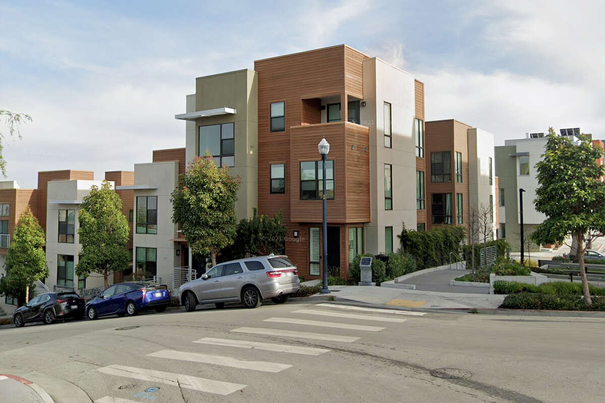 ภาพ Google Maps ของ 593 Donahue St. ในซานฟรานซิสโก
