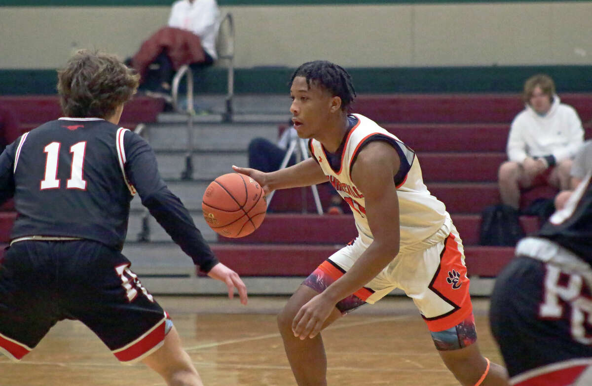 Kris Crosby in action against Parkway Central during the Tigers' 49-36 win in the consolation final of the Don Mauer Invitational at MICDS on Friday. Crosby led EHS with 12 points. 