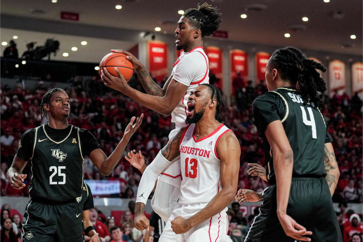 Story photo for No. 3 Houston hangs on to defeat UCF for fifth straight win