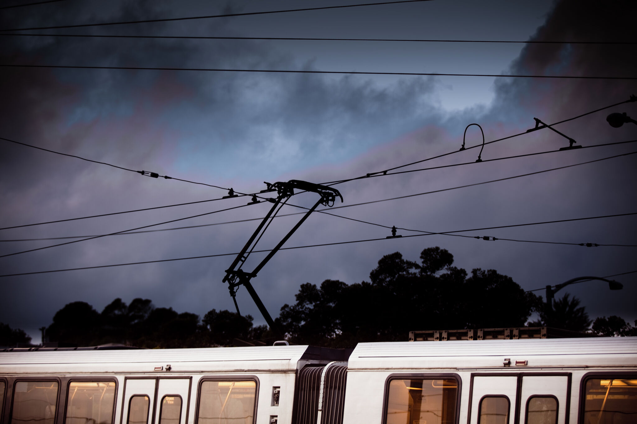 Thousands without power after storm slams Bay Area