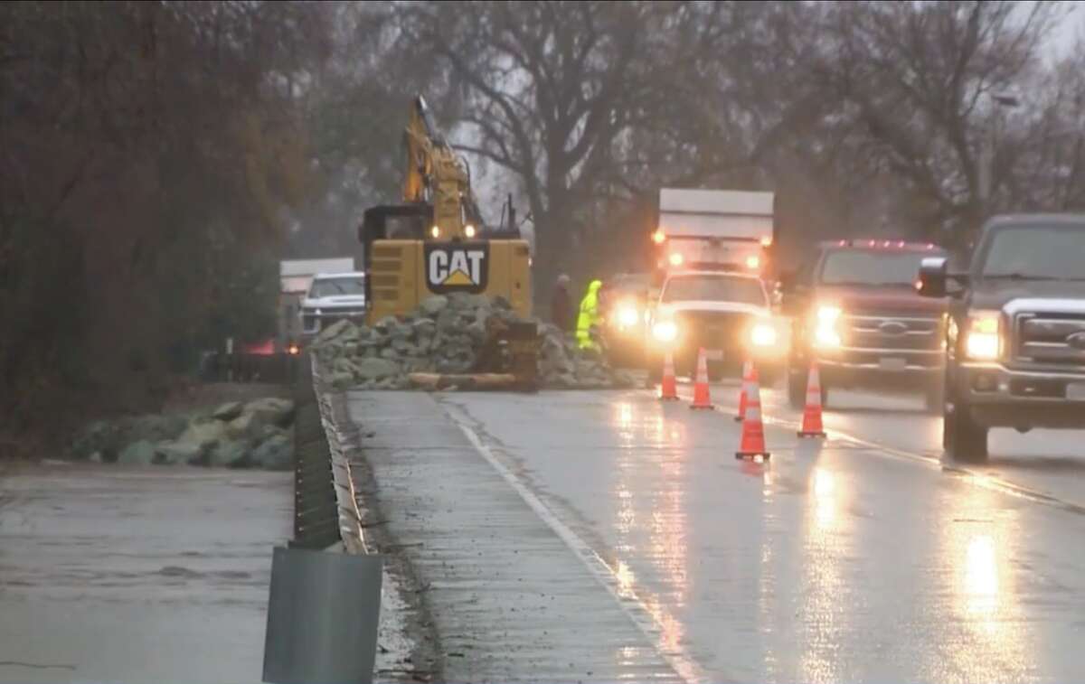 เมืองวิลตัน รัฐแคลิฟอร์เนีย อพยพระหว่างเกิดพายุในวันที่ 31 ธันวาคม 2022