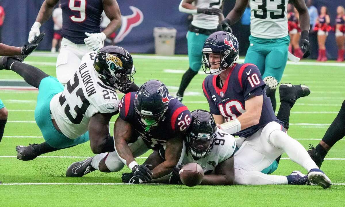 Houston Texans: Pep Hamilton, Davis Mills have poor game