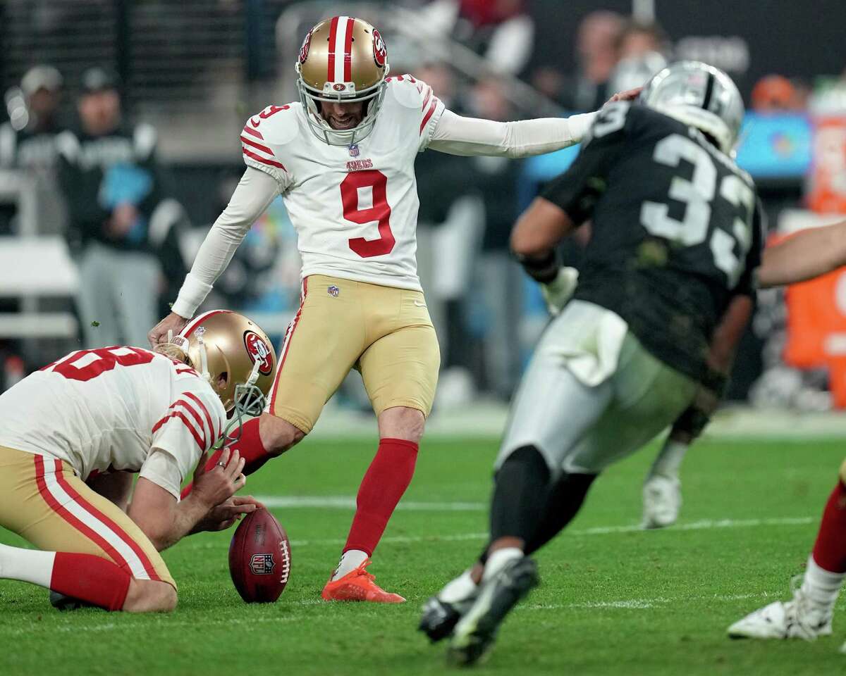 LAS VEGAS, NEVADA - JANUARY 01: Robbie Gould #9 of the San Francisco 49ers misses a field goal against the Las Vegas Raiders during the fourth quarter at Allegiant Stadium on January 01, 2023 in Las Vegas, Nevada.