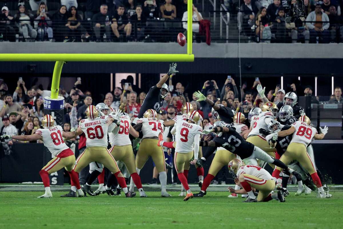 Gould's overtime FG lifts 49ers over Raiders in New Year desert