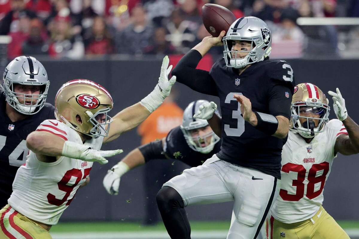 Was the 49ers' narrow win over the Raiders good or bad prep for the  playoffs?