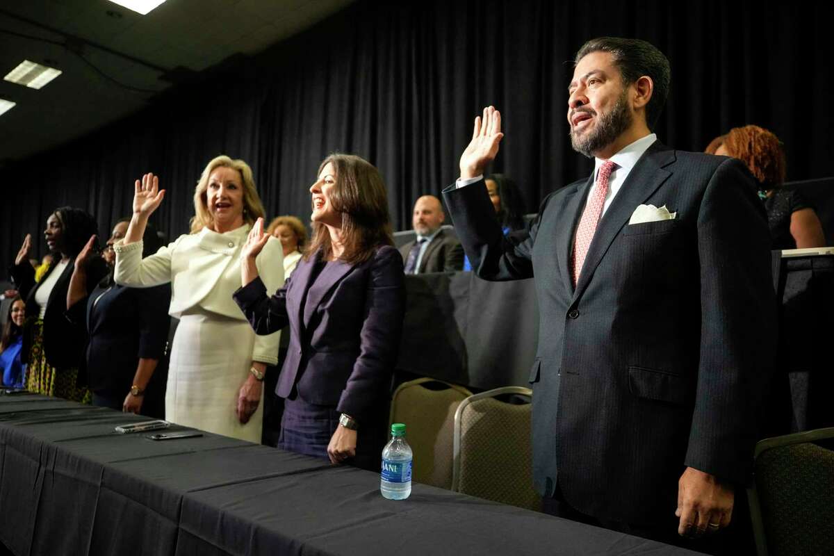 County Judge Lina Hidalgo calls for unity during swearing-in ceremony