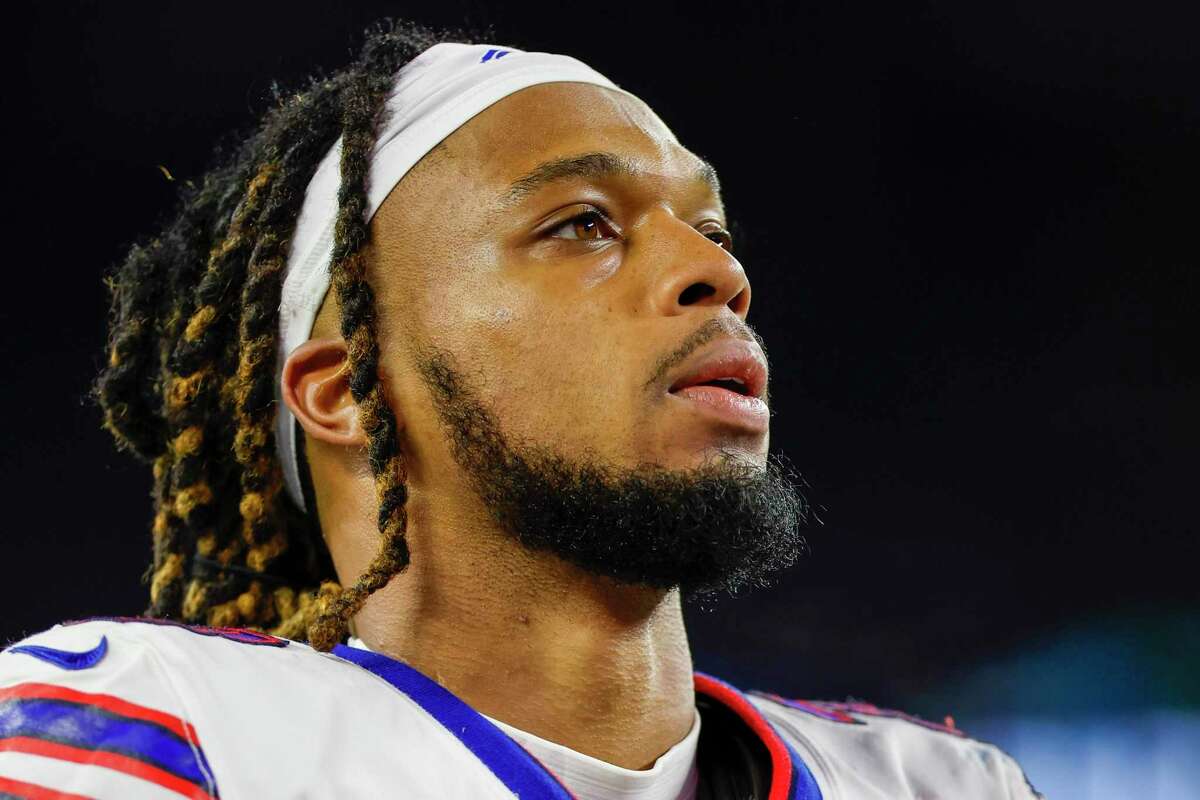 Bills' Damar Hamlin collapses on field, gets CPR; game suspended