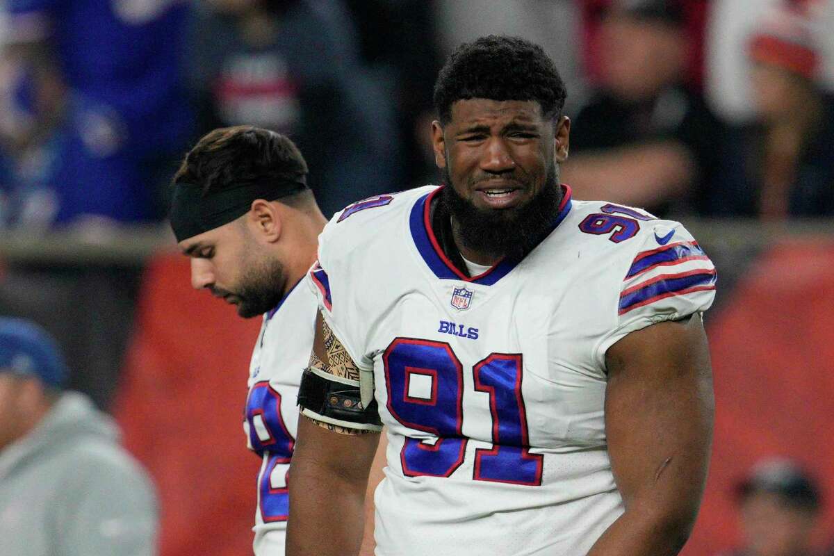 Buffalo Bills' Ed Oliver reacts after teammate Damar Hamlin is being examined during the first half of an NFL football game against the Cincinnati Bengals, Monday, Jan. 2, 2023, in Cincinnati. (AP Photo/Jeff Dean)