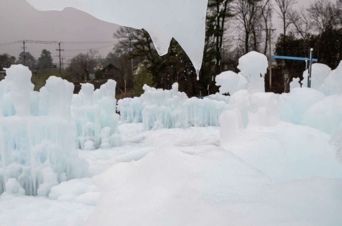 Lake Ice Castles exhibit primed for late start amid warm weather