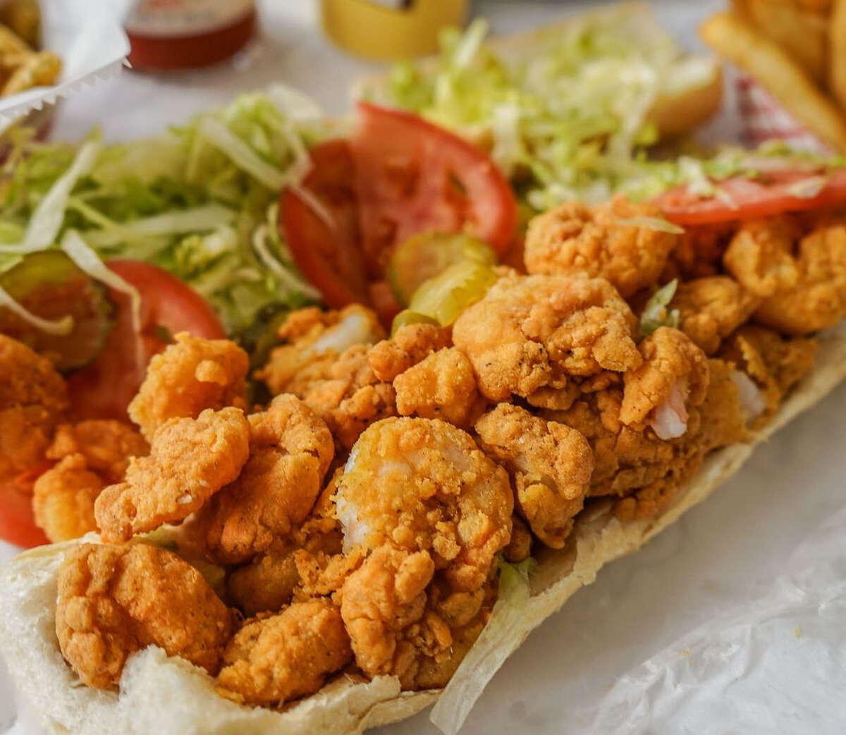 Un sandwich Po' Boy aux crevettes frites de Parkway Bakery & Tavern.