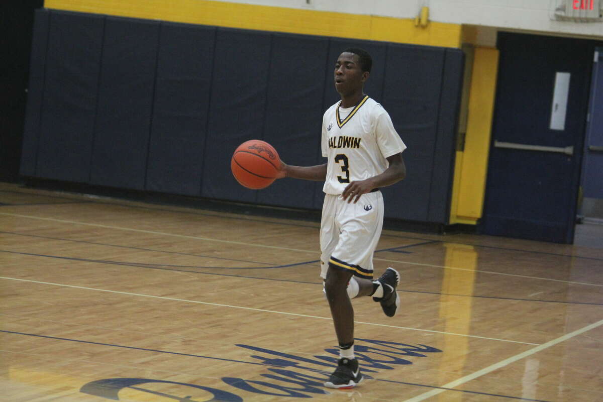 Carmelo Lindsey has led Baldwin to a 5-0 record so far.