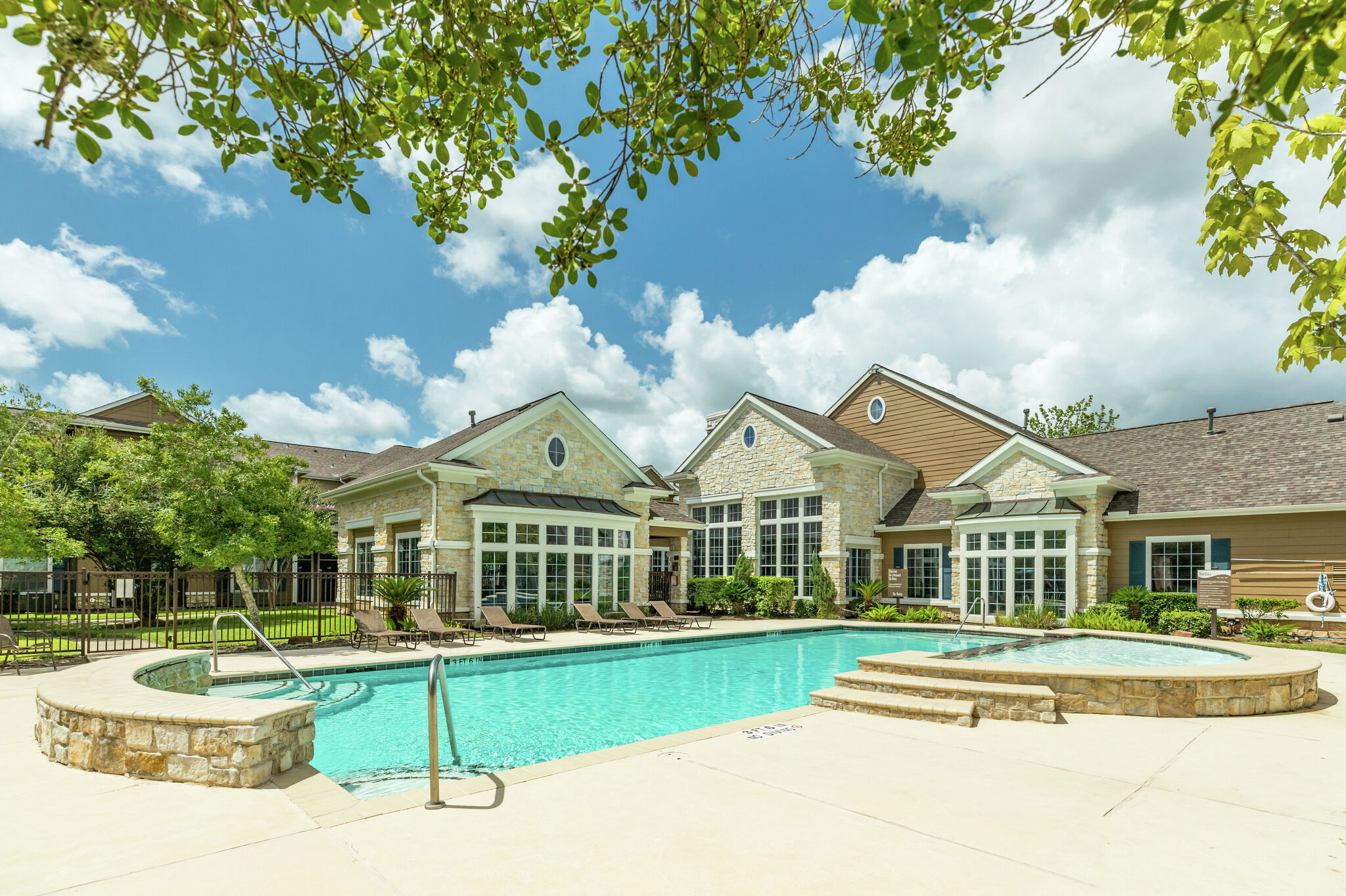 Investors buy apartment complexes in Lake Jackson, northwest Houston