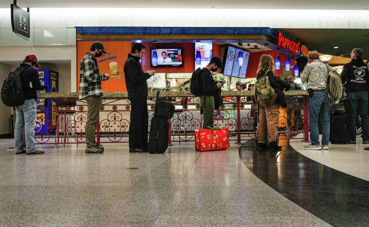 Travelers wait in line at Hobby Airport's Pappasitos Cantina in January. With the company set to lose its contract, CEO Chris Pappas went to City Hall on Tuesday and argued the contracting process was flawed.